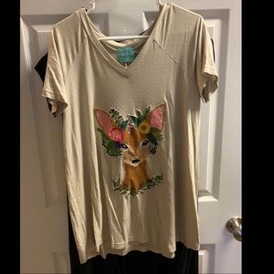 Tee / blouse / cute deer
